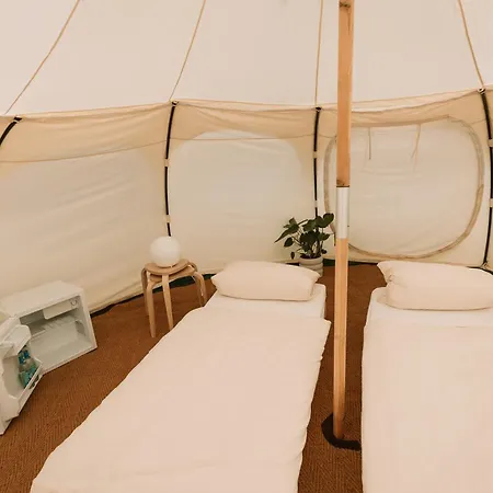 Glampingzelt Auf Naturcampingplatz Im Wald Kemp
