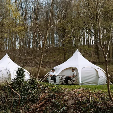 Glampingzelt Auf Naturcampingplatz Im Wald